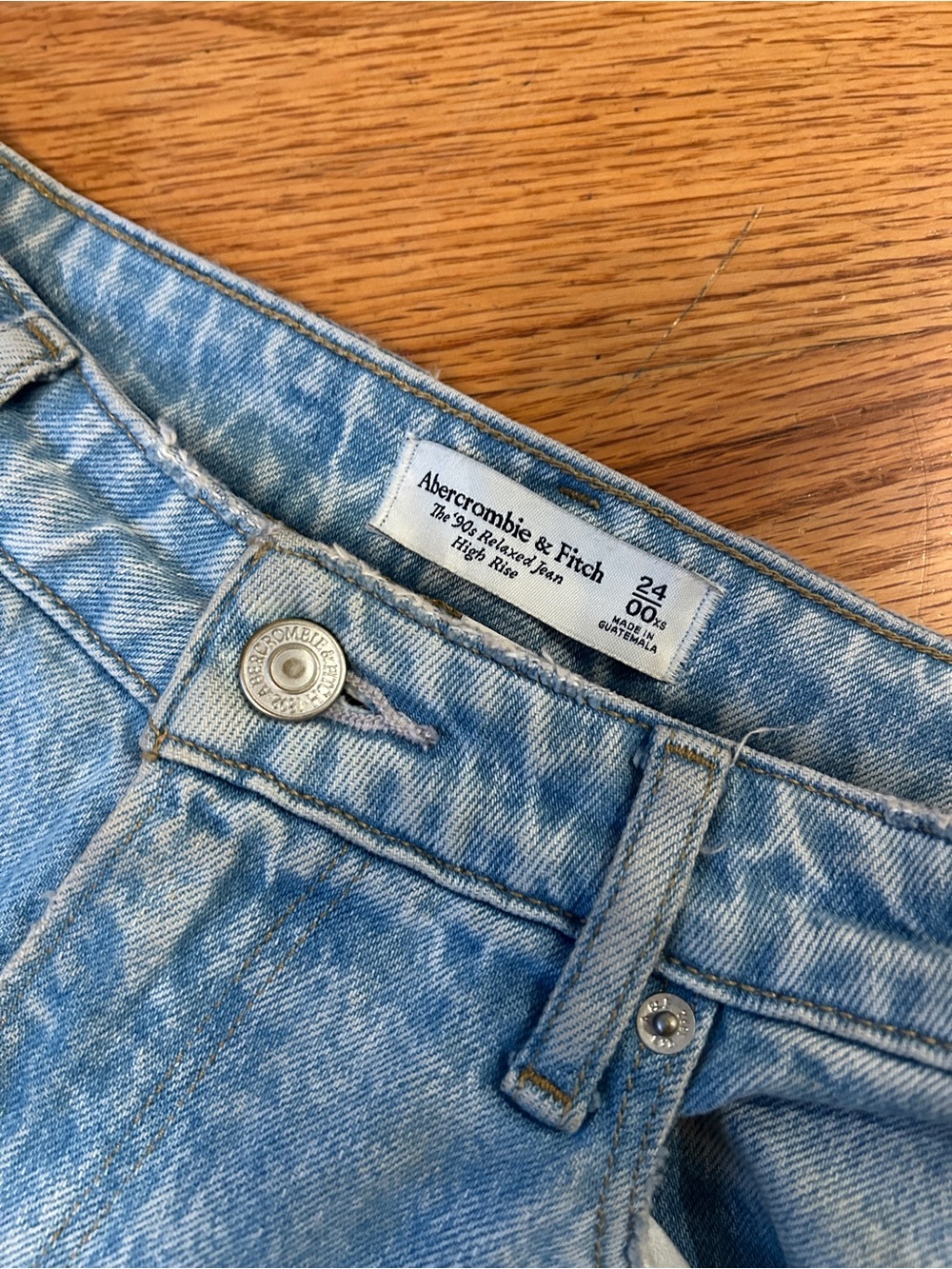 Abercrombie & Fitch 90’s relaxed High Rise Jeans in size 24